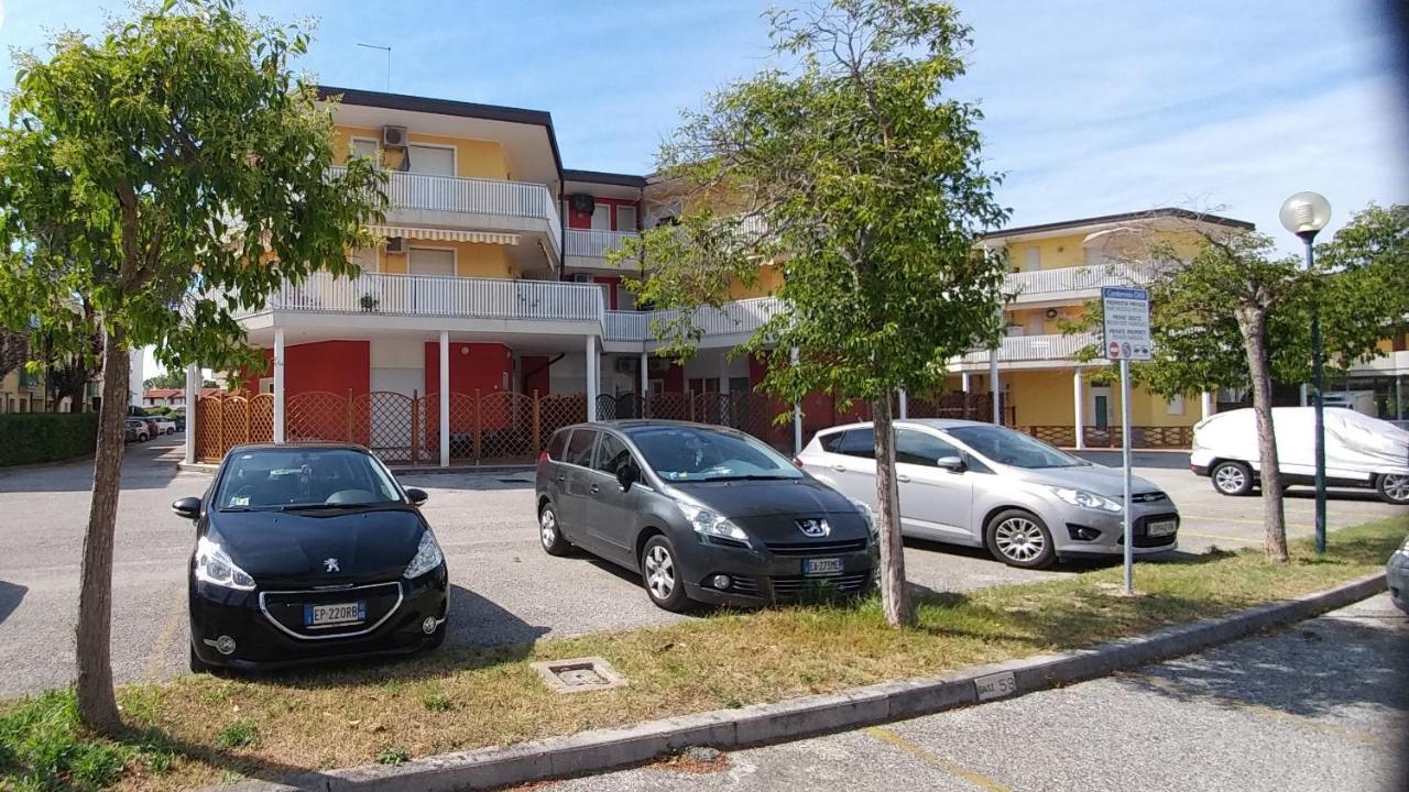 Condominio Miriam Бибионе Экстерьер фото