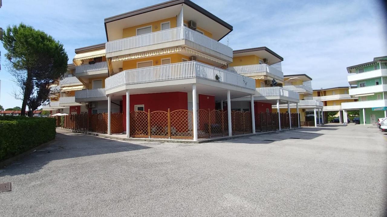 Condominio Miriam Бибионе Экстерьер фото